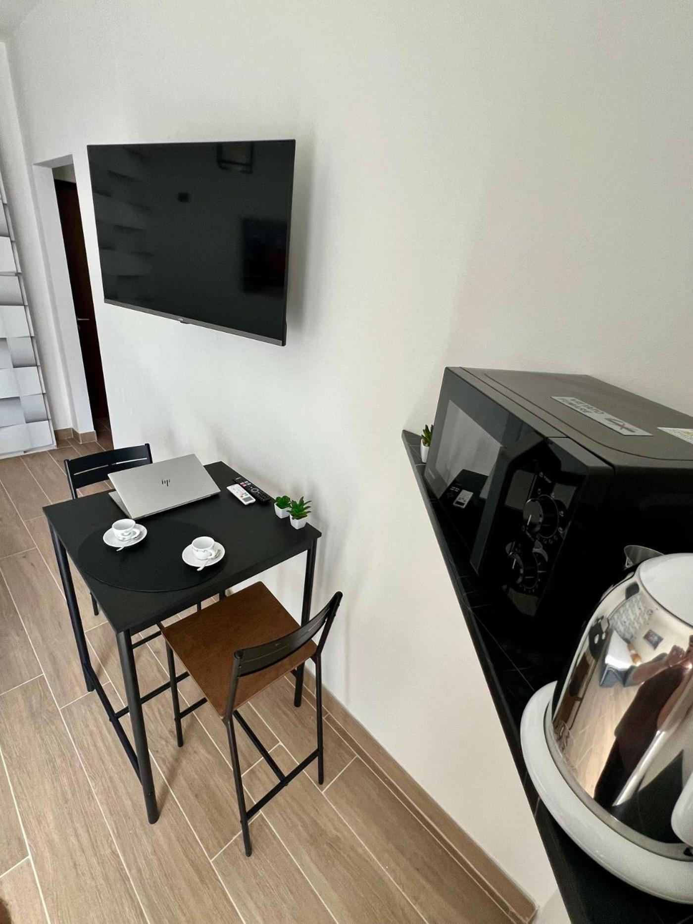 Moderno Ed Elegante Loft Con Balcone Milão